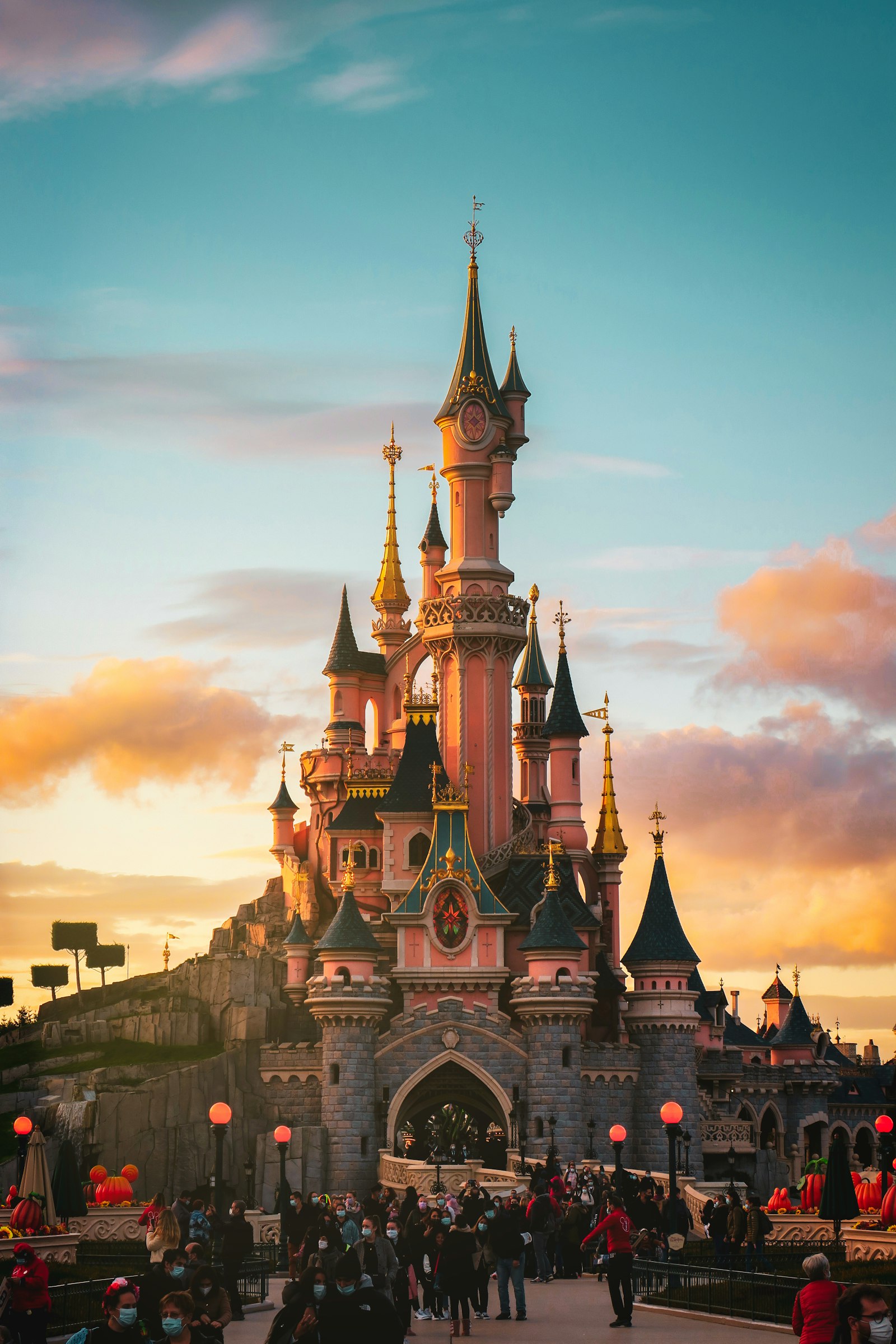 Disneyland Paris Family Guide: Tickets, Rides, and Hotel Tips